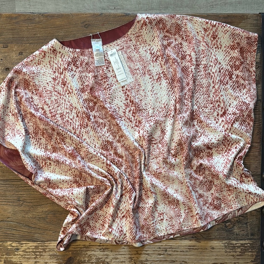 Maroon and‎ White Patterned Top reversible size s/m